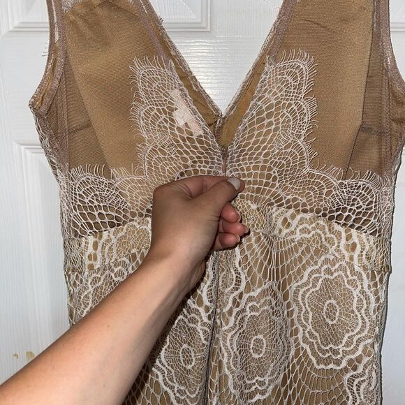Beige and White Lace Flower Dress Beige and White Lace Flower Dress - Picture 10 of 13